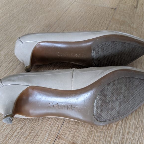 Calvin Klein beige pumps size 5.5 M - Picture 4 of 5